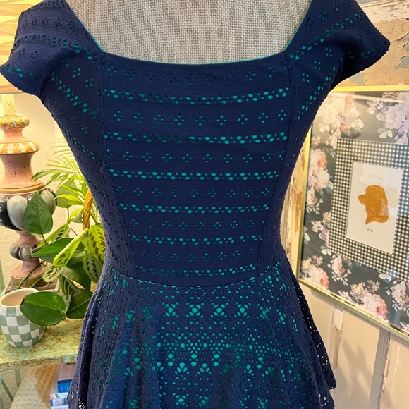 Anthropologie Navy Peplum Eyelet Top Size Small - Picture 3 of 4